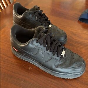 Nike Air Force 1 Supreme Black Sneakers